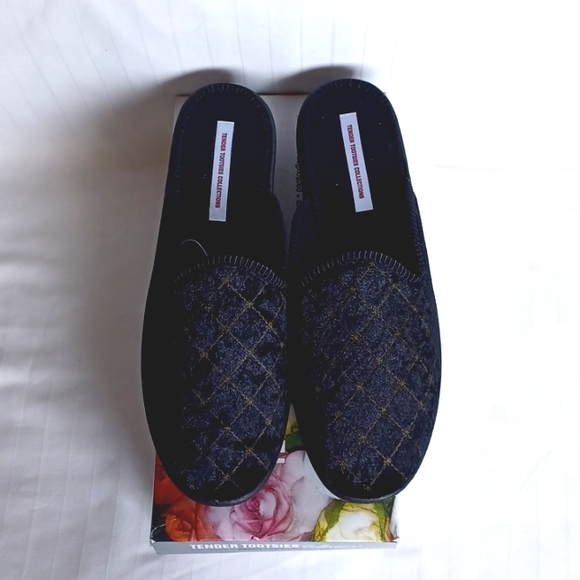 Tender Tootsies Black Velour Scuff Slipper NEW- Sz. 7 - Picture 2 of 10